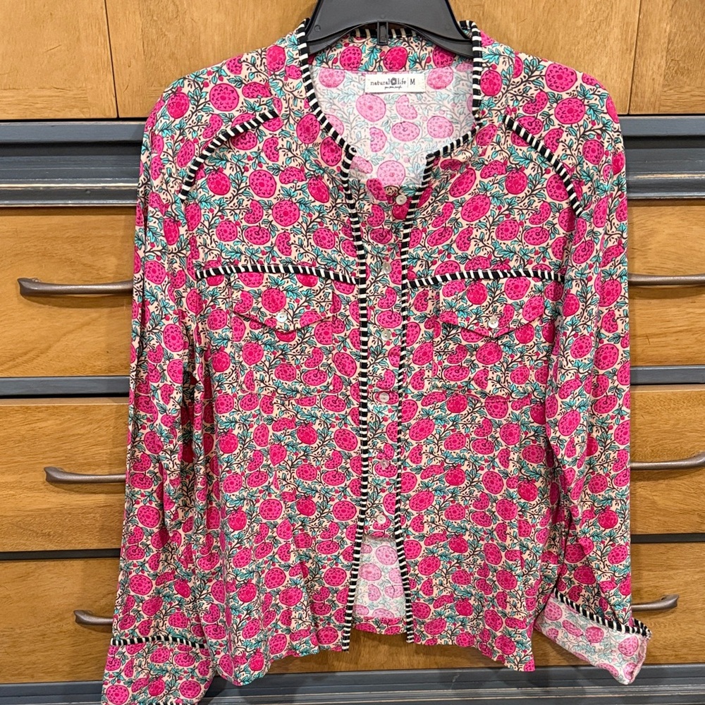 NATURAL LIFE 🌺NWOT 🌺Pink and Green Floral Button-Down Shirt